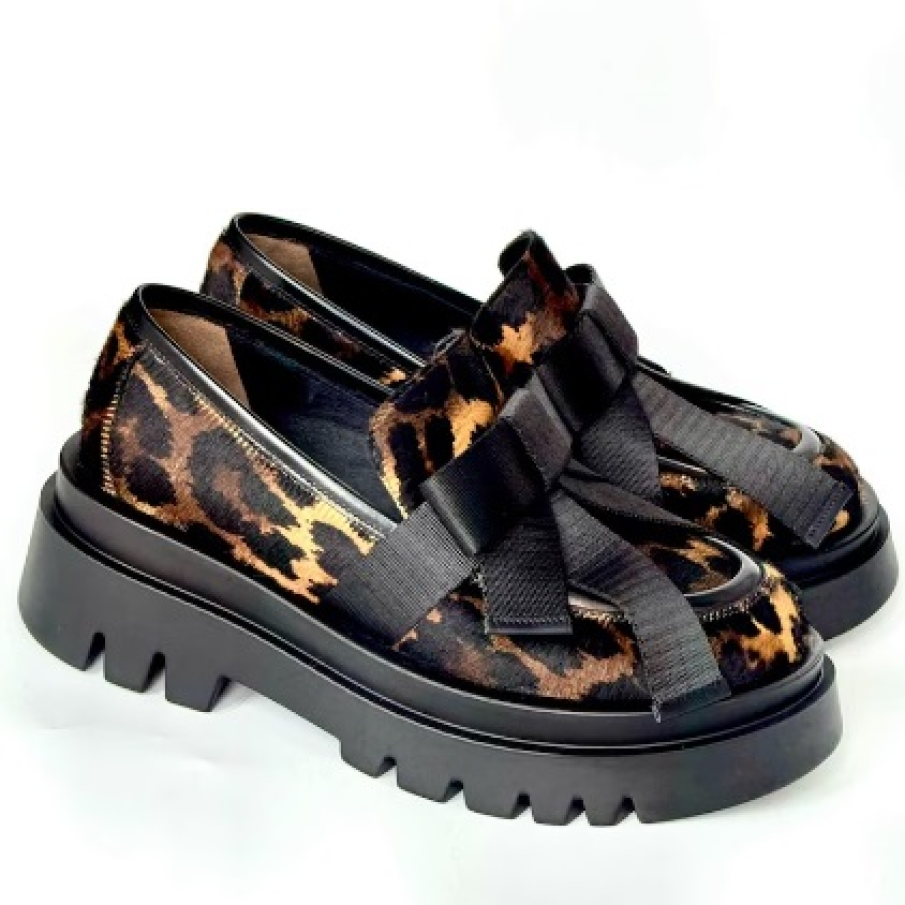 Pantofi loafer Gemelli Shoes din piele, cu animal print și aplicație cu fundă