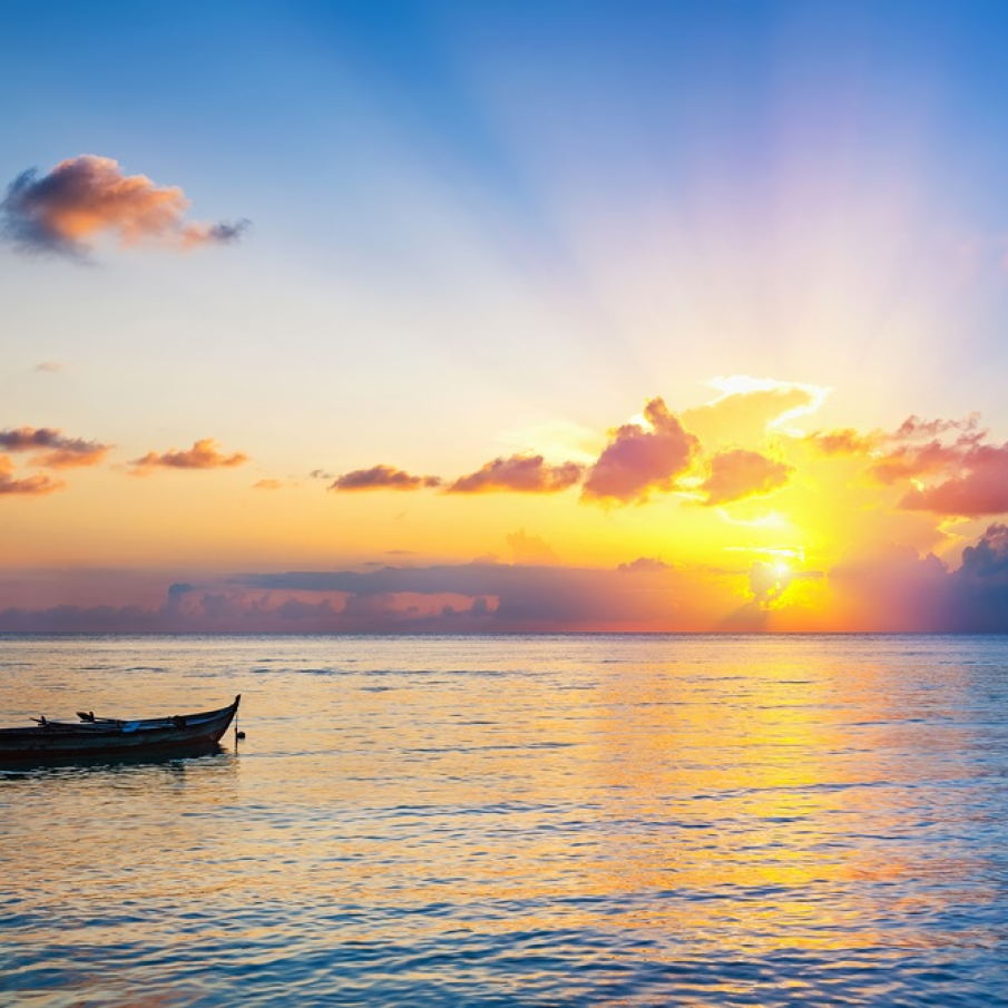 Barca pe valuri... Rasarit din Maldive 