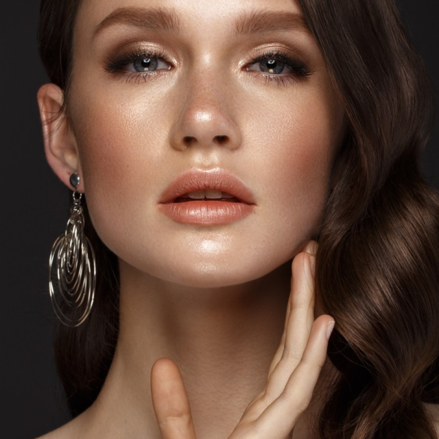 Machiaj natural cu tonuri și reflexe de bronz tomnatic 