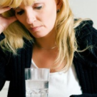 Femeile acuza dureri de cap mai intense decat ale barbatilor 