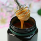 Beneficiile (dovedite științific ale) mierii de Manuka pentru sănătate