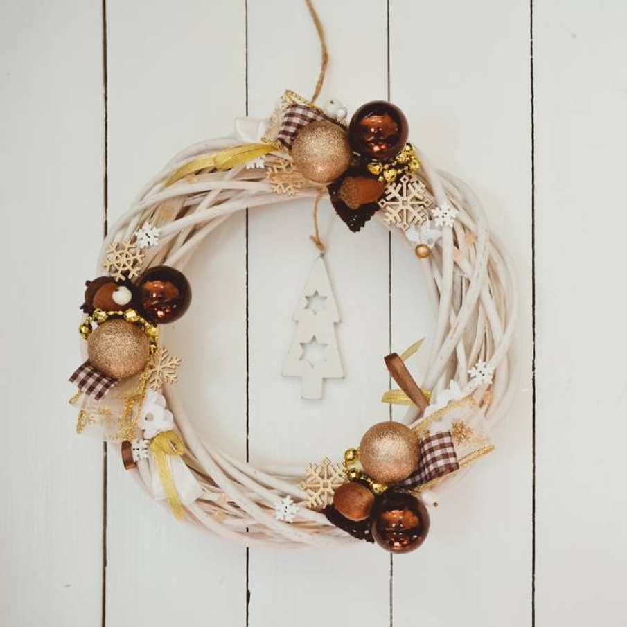 Coronita fancy cu decoratiuni in tematica Craciunului