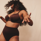 Când o să ne iubim imperfecțiunile? După ce naștem? După ce o să fim arătate cu degetul? După ce primim note pe stradă? 