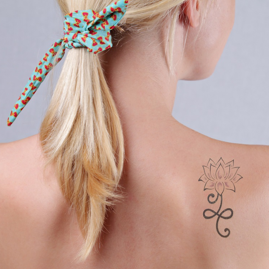 Simplitatea florală poate fi o metodă reușită de a obține un tatuaj pe gustul tău 