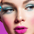 Arta machiajului: cum să te exprimi prin culori și texturi cu MAC