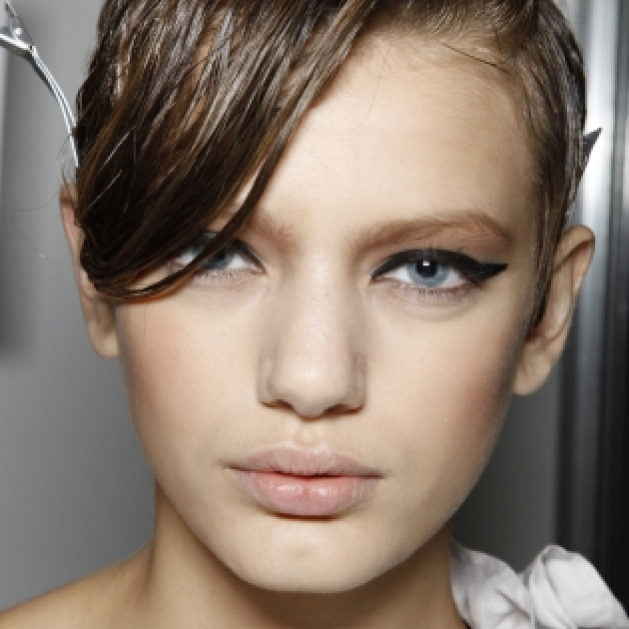 Tus ingrosat, codite proeminente