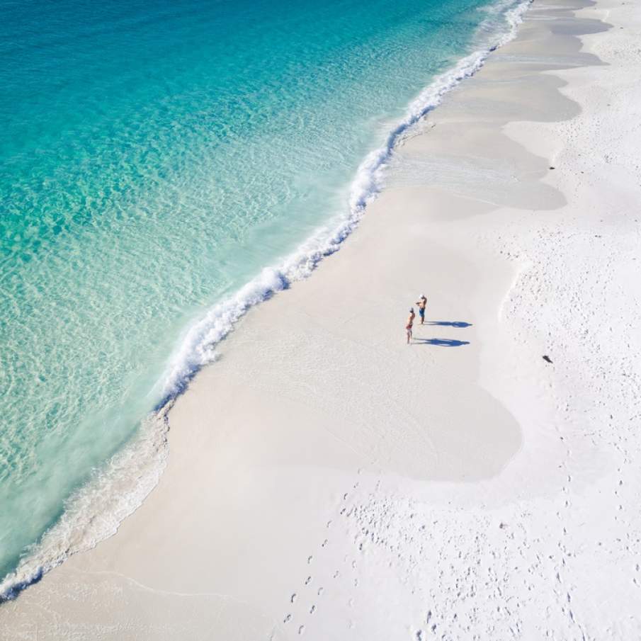 Plaja Hyams cu nisipul cel mai alb din lume, situată în golful Jervis din Australia, la aproximativ 300 de km distanță față de Sydney 