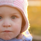 Cum sa-ti protejezi copilul de raceli in zilele cu vreme inselatoare. 4 sfaturi pretioase pentru parinti cu adevarat isteti 