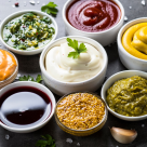 3 sosuri de bază simple și aromate pentru carne și pește