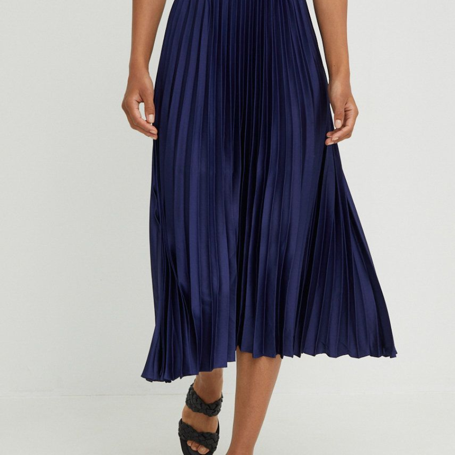 Fustă plisată Answear Lab în nuanță de albastru marin, confecționată din țesătură satinată plăcută la atingere