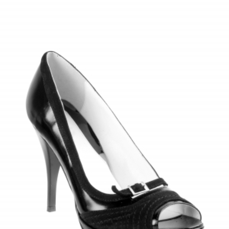 Pantofi decorati cu o catarama