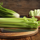 Țelina apio: beneficii, proprietăți și utilizări ale acestei legume versațile