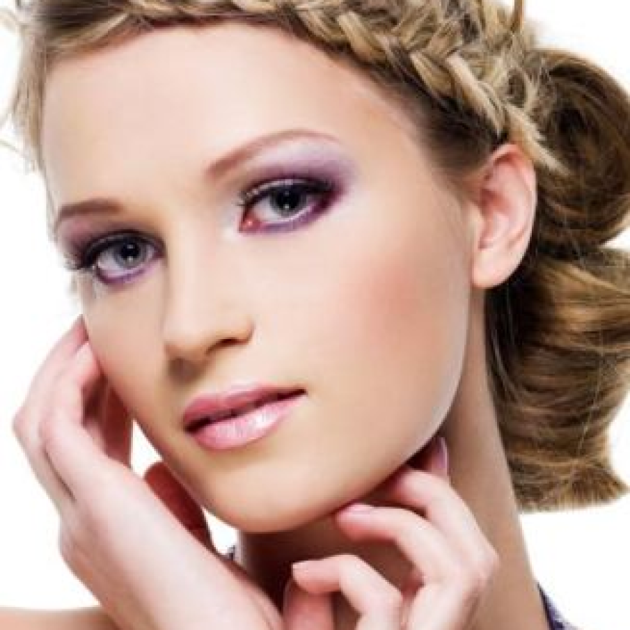 Machiaj in tonuri de alb si mov