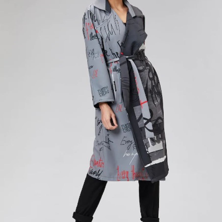 Trenci Instinctive în două nuanțe diferite de gri, cu imprimeu grafic modern tip text și buzunare laterale 