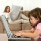 Cum sa iti feresti copilul de INTERNET