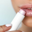 7 balsamuri naturale de buze cu factor de protecție solară - pentru hidratare și catifelare