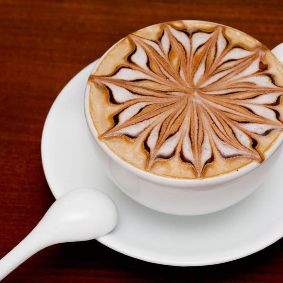 Pattern hipnotizant in cafea