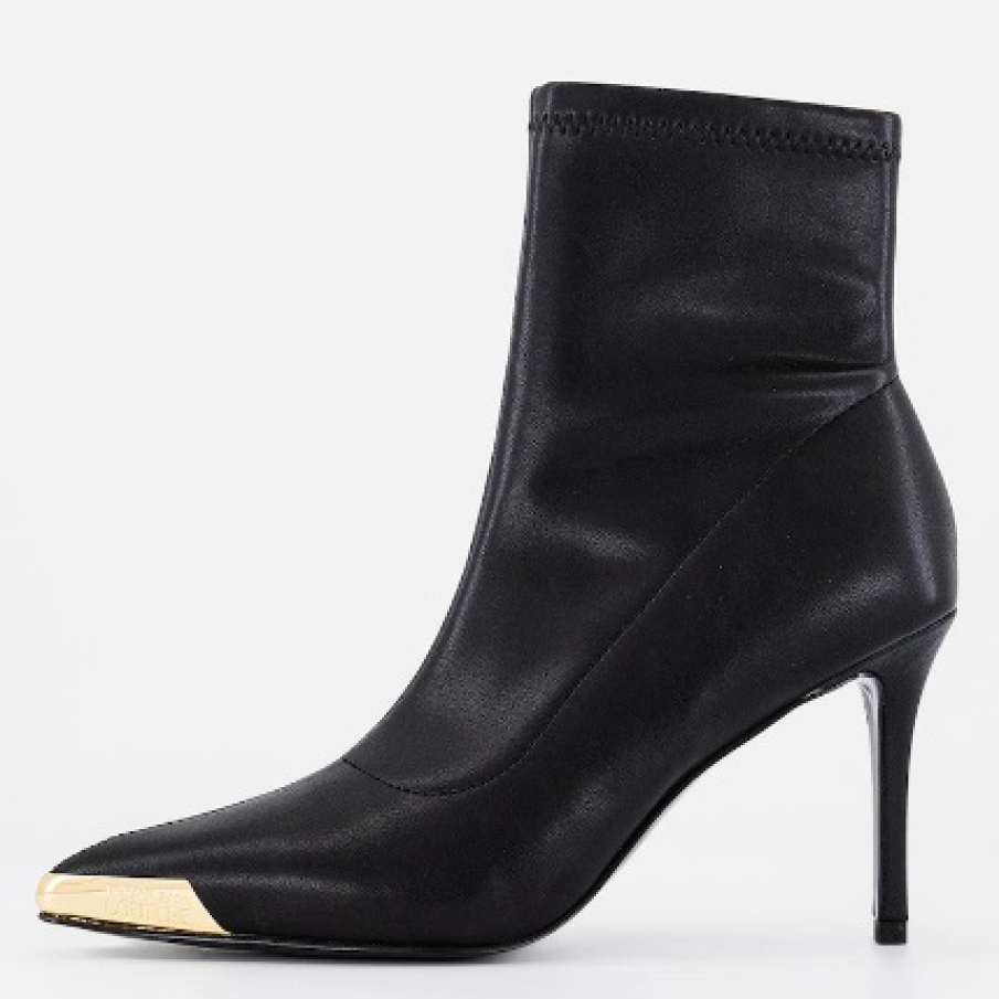 Botine din piele ecologică cu toc tip cui și vârf ascuțit pus în evidență de o aplicație metalică aurie 