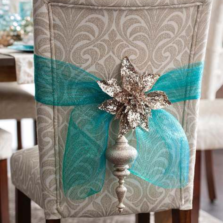 Scaune decorate de Craciun