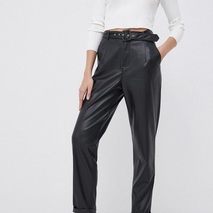 Pantaloni Only cu buzunare și curea 