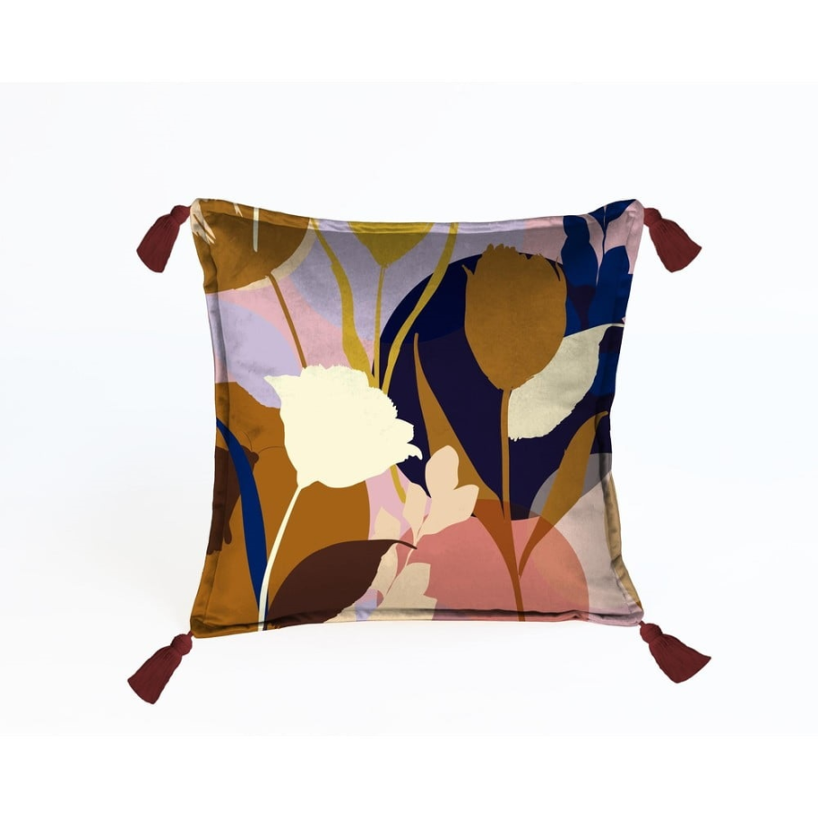 Pernă multicoloră  Velvet Atelier Borlas cu husă, din catifea și cu imprimeu inspirat de lumea vegetală, ce are dimensiunile de 45 x 45 cm