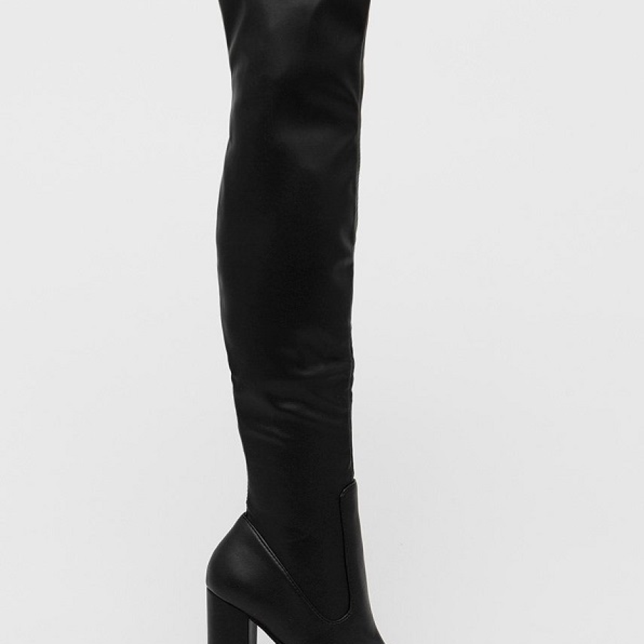 Cizme negre ALdo cu toc înalt și gros de 11,5 cm. Sunt confecționate din material sintetic.