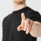 Oamenii critică la alții ceea ce îi deranjează la ei înșiși. Oare?