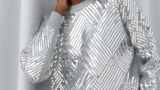 Pulover argintiu din colecția Answear Lab confecționat din tricot cu aplicații de paiete