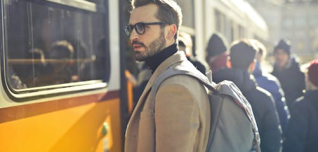 Imi amintesc cu usurinta numele, nu fetele. 