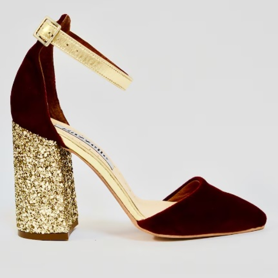 Pantofi eleganți în nuanță de roșu bordeaux cu vârf ascuțit și toc gros strălucitor, auriu 
