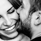 Semne că cineva te place foarte tare și își dorește o relație cu tine