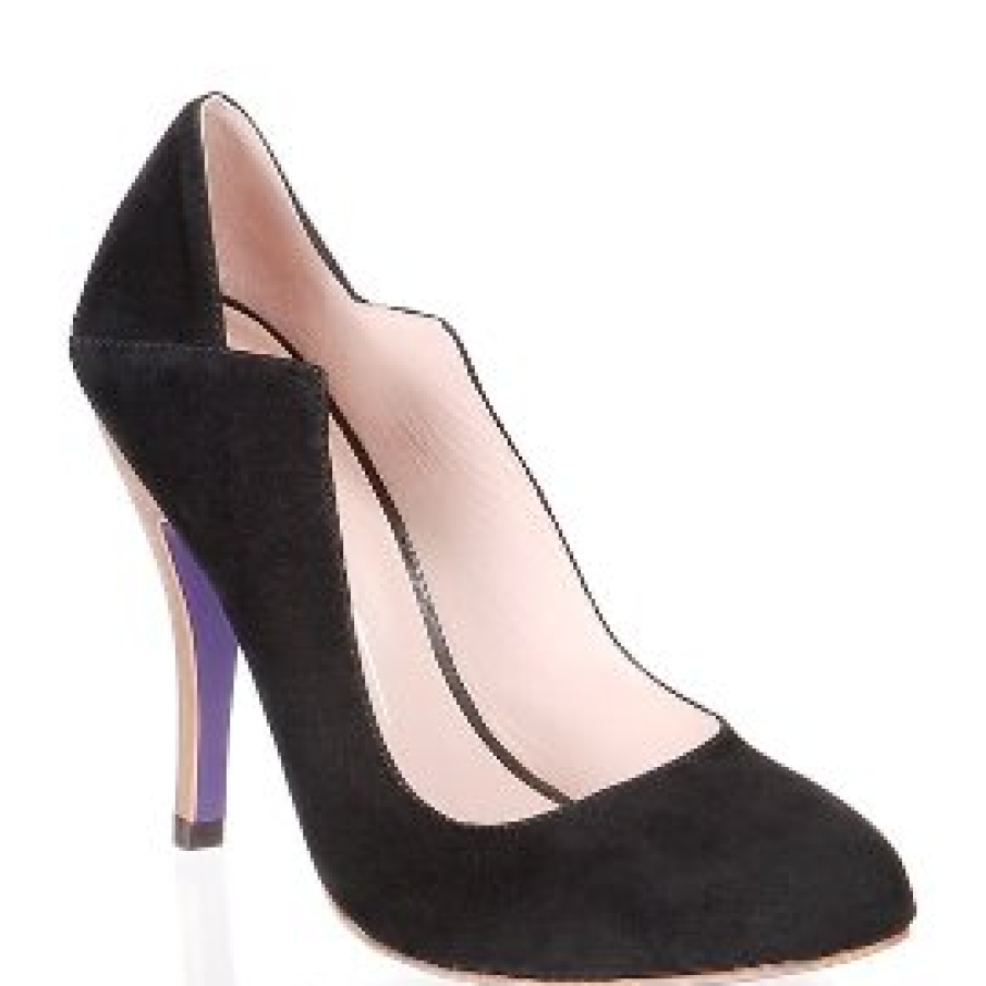 Pantofi frumos decupati