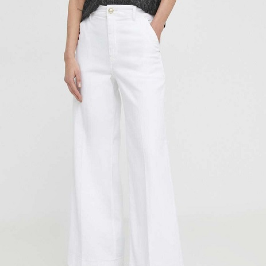 Jeanși albi din colecția Guess, în stil flare, cu talie înaltă și două buzunare frontale, perfecți pentru acest sezon 