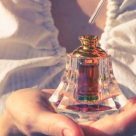 7 parfumuri orientale ca să te simți ca într-o poveste arabească