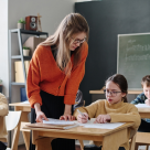 Peste 183.000 de profesori au primit prima de carieră didactică de 1.500 de lei