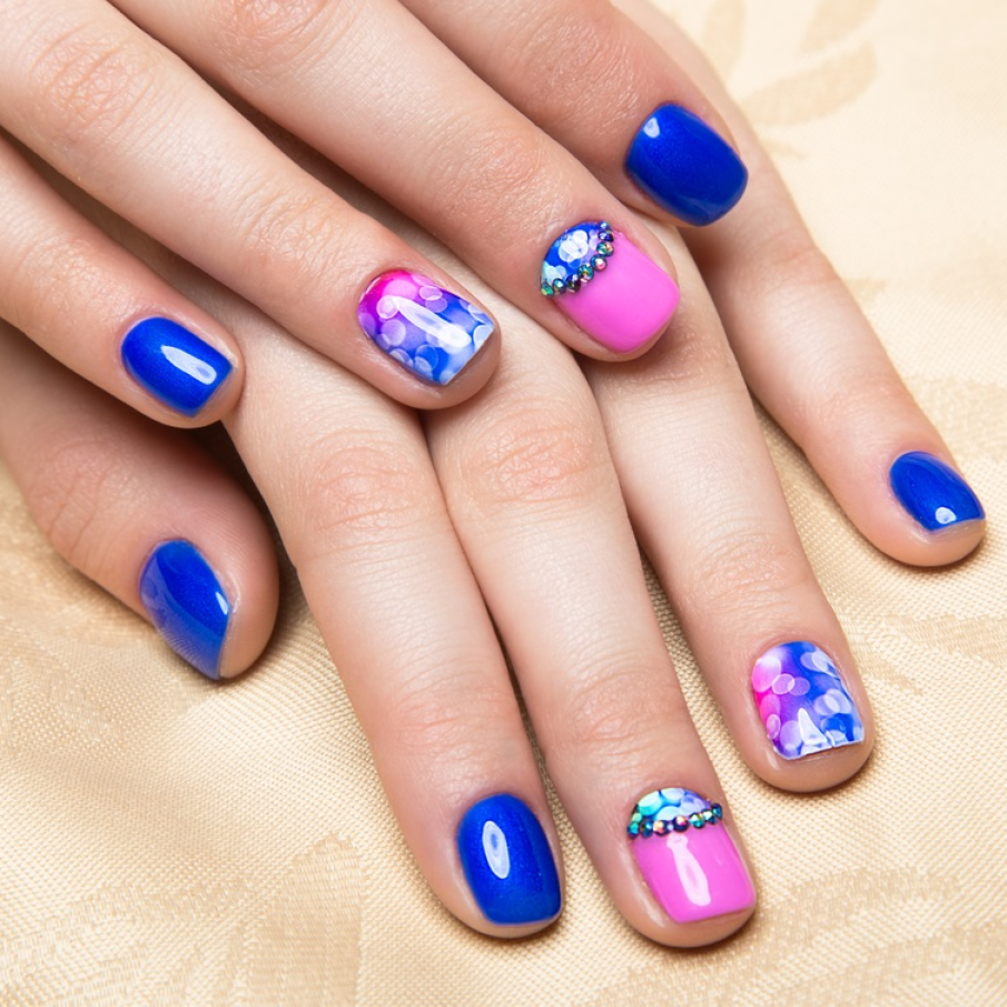  Manichiură cu cristale pentru vară 