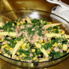 Salata cu ton, masline si boabe de porumb