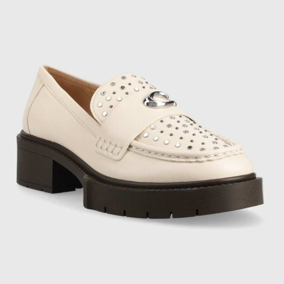 Pantofi tip loafer cu platformă în nuanță de crem, cu detalii decorative metalice de efect 