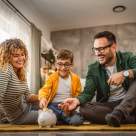 Educația financiară pentru familie: ce să-i înveți pe cei dragi despre bani