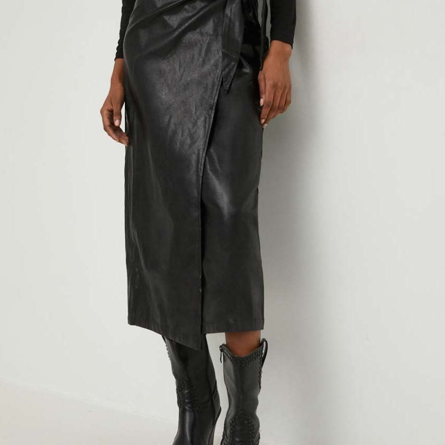 Fustă dreaptă de croială dreaptă, petrecută în talie. Are lungimea de 84 cm și dispune de căptușeală. 