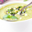 Supa pe care o vei adora vara aceasta: Supa de avocado cu salsa de mango