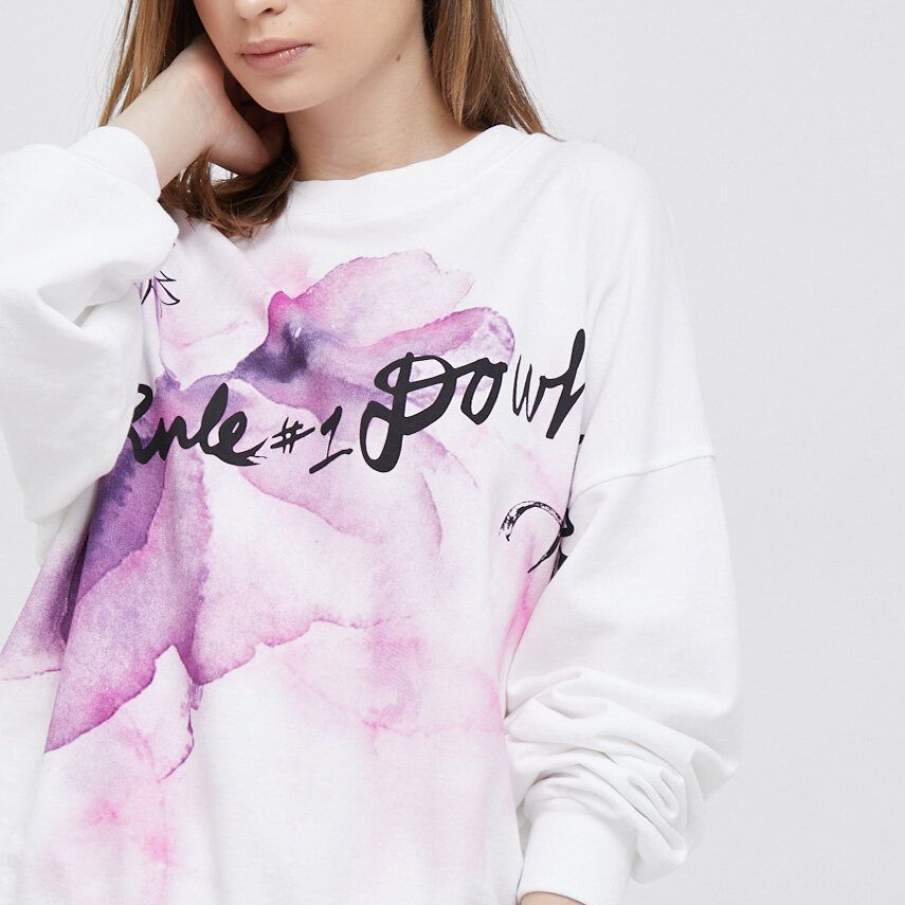 Bluză din colecția Deha din material de înaltă calitate, bumbac organic. Are un imprimeu pictural și grafic 