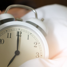 4 metode eficiente prin care să gestionezi mai ușor decalajul de fus orar