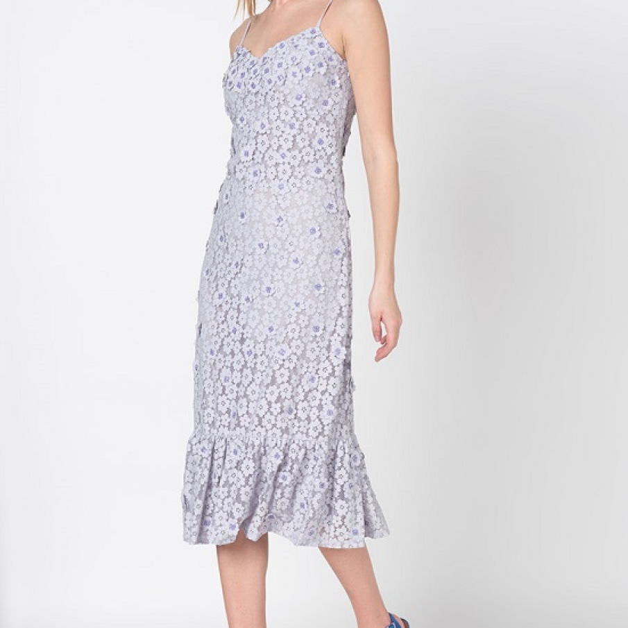 Rochie midi din dantelă lila prăfuit, cu motive florale delicate și feminine. 