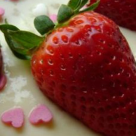 Desertul de duminica: Tort cu crema de branza si capsuni 