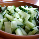 Salata de castraveti cu iaurt si nuci