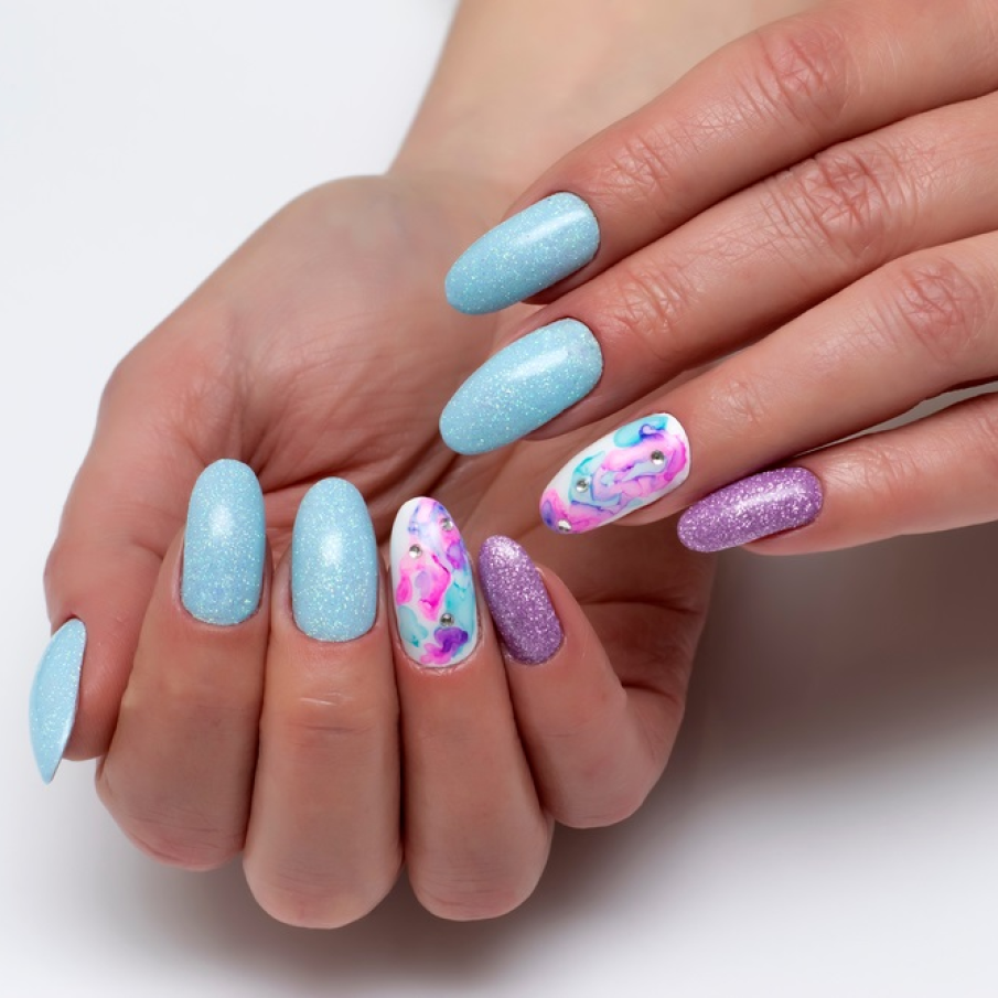  Manichiură cu cristale pentru vară 