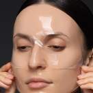 O nouă mască de față cu semnătură FAQ™: masca invizibilă și prietenoasă cu mediul care transferă pielii perfecțiunea sticlei