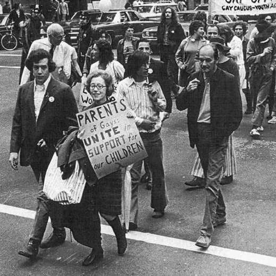 Jeanne Manford, marsaluind impreuna cu fiul ei gay - 1972