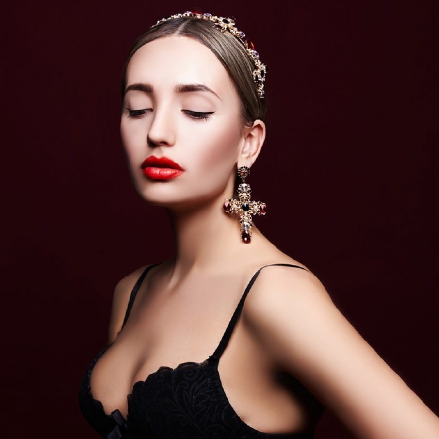 Bentite de par statement, decorate cu pietre colorate, ornamentale